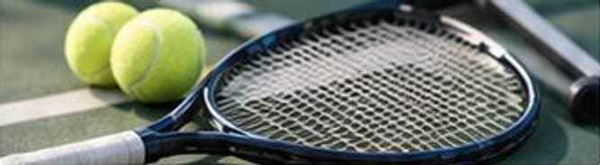 Raket tenis dengan dua bola